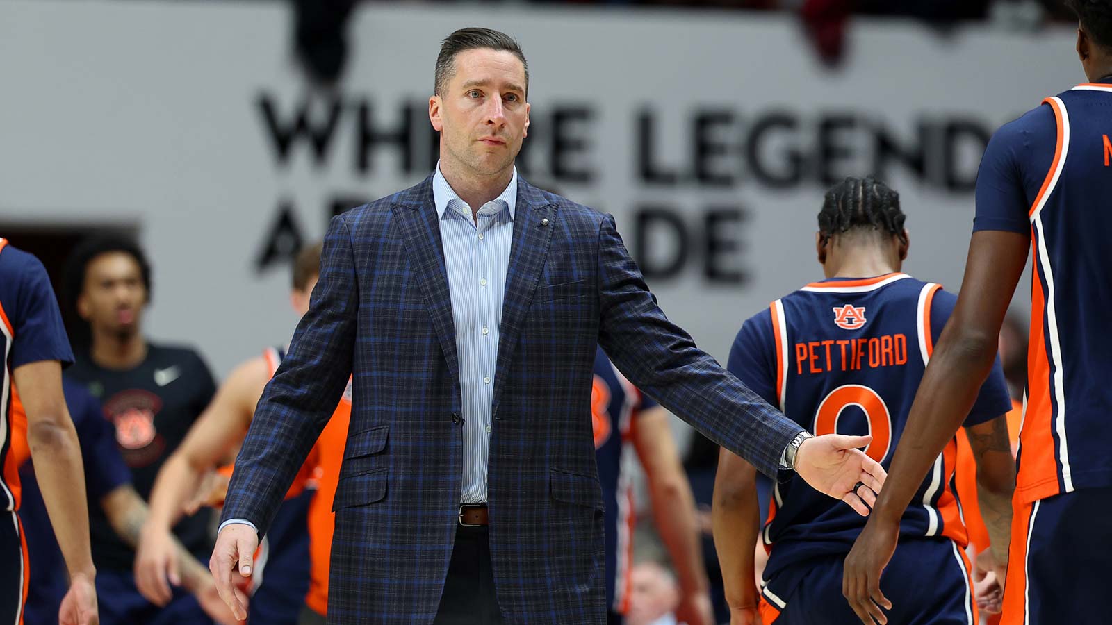 March Madness committee chair explains controversial Auburn Tigers snub