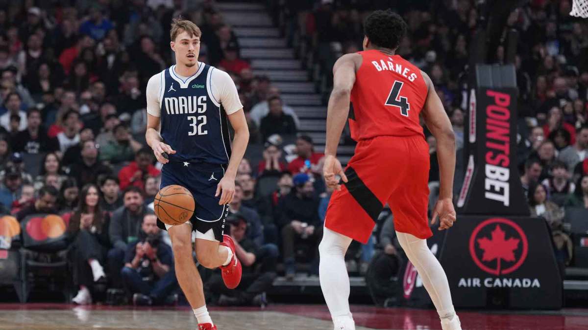 Mavericks forward Cooper Flagg (32) controls the ball