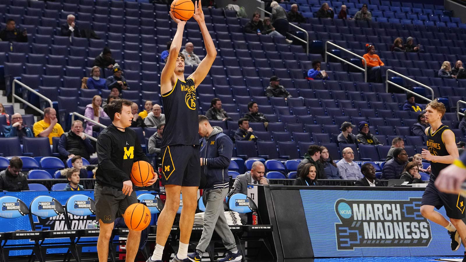 Michigan basketball better hope they don’t suffer Bills’ playoff luck after pre-tourney meeting