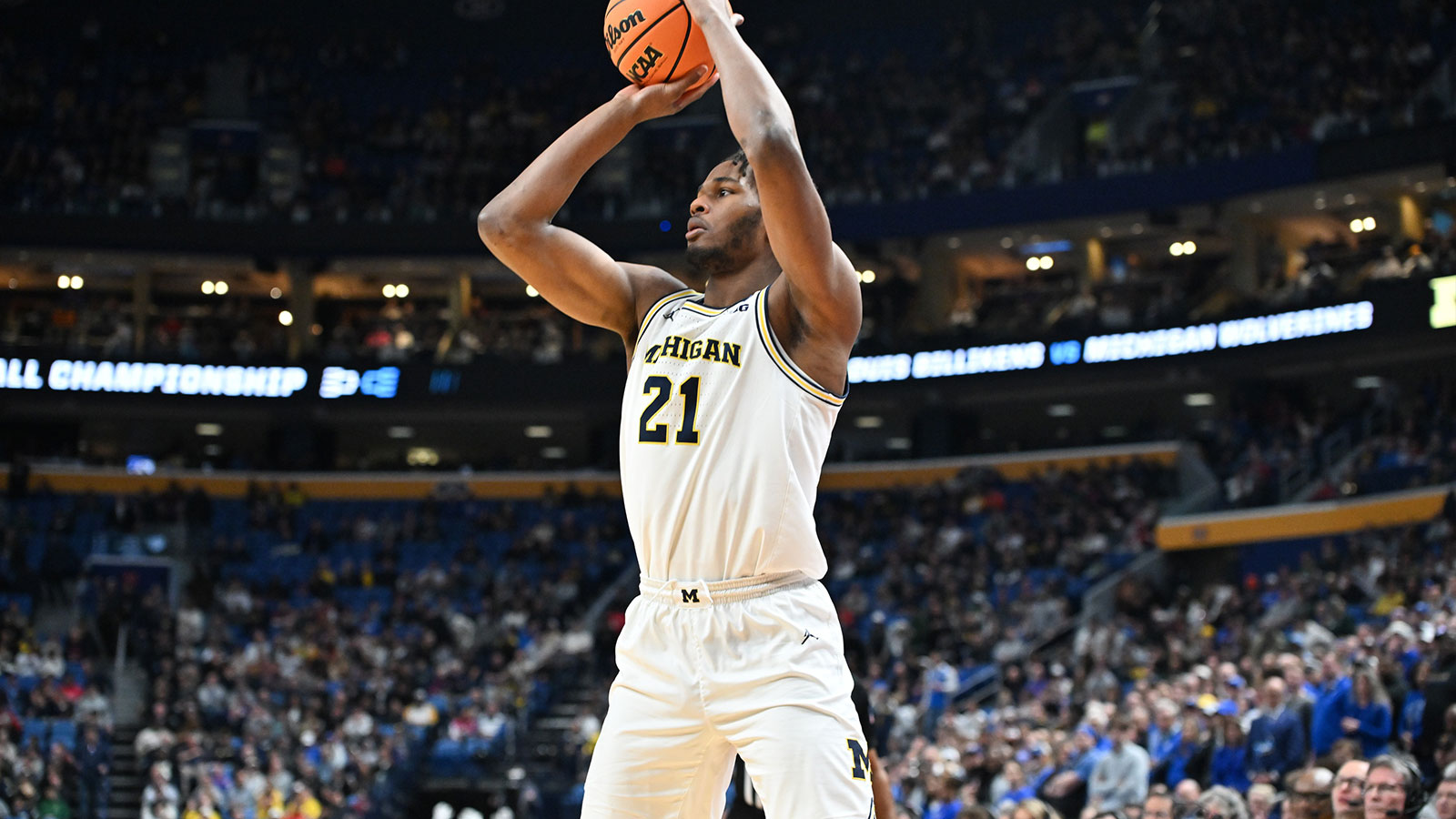 Michigan Wolverines forward Morez Johnson Jr. (21) shoots the ball in the second half against the Saint Louis Billikens during a second round game of the men's 2026 NCAA Tournament at Keybank Center.