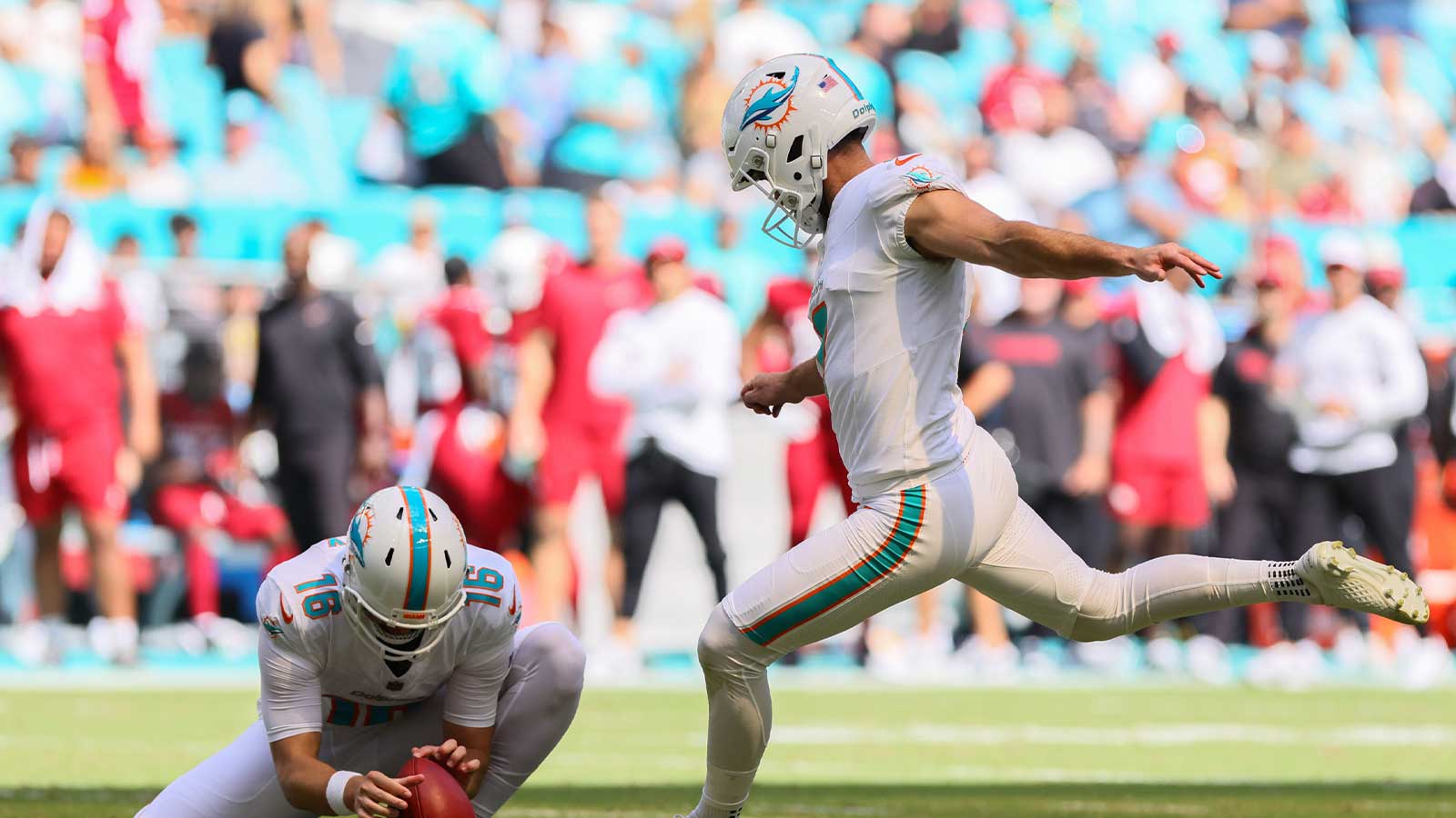 Giants add ex-Dolphins kicker with latest signing