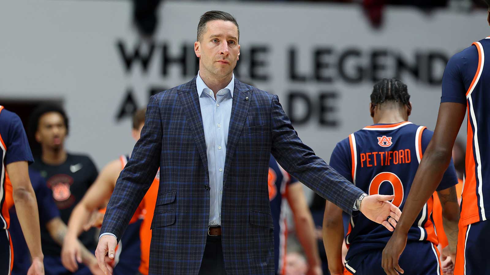 Steven Pearl staunchly defends Auburn basketball’s shaky NCAA Tournament resume