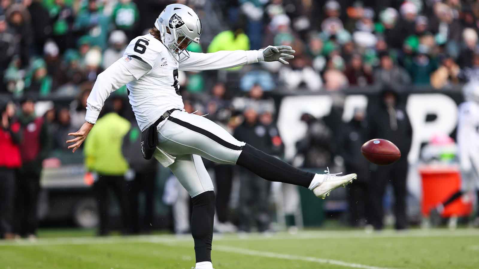 Raiders’ AJ Cole has perfect reaction to new free agent signing