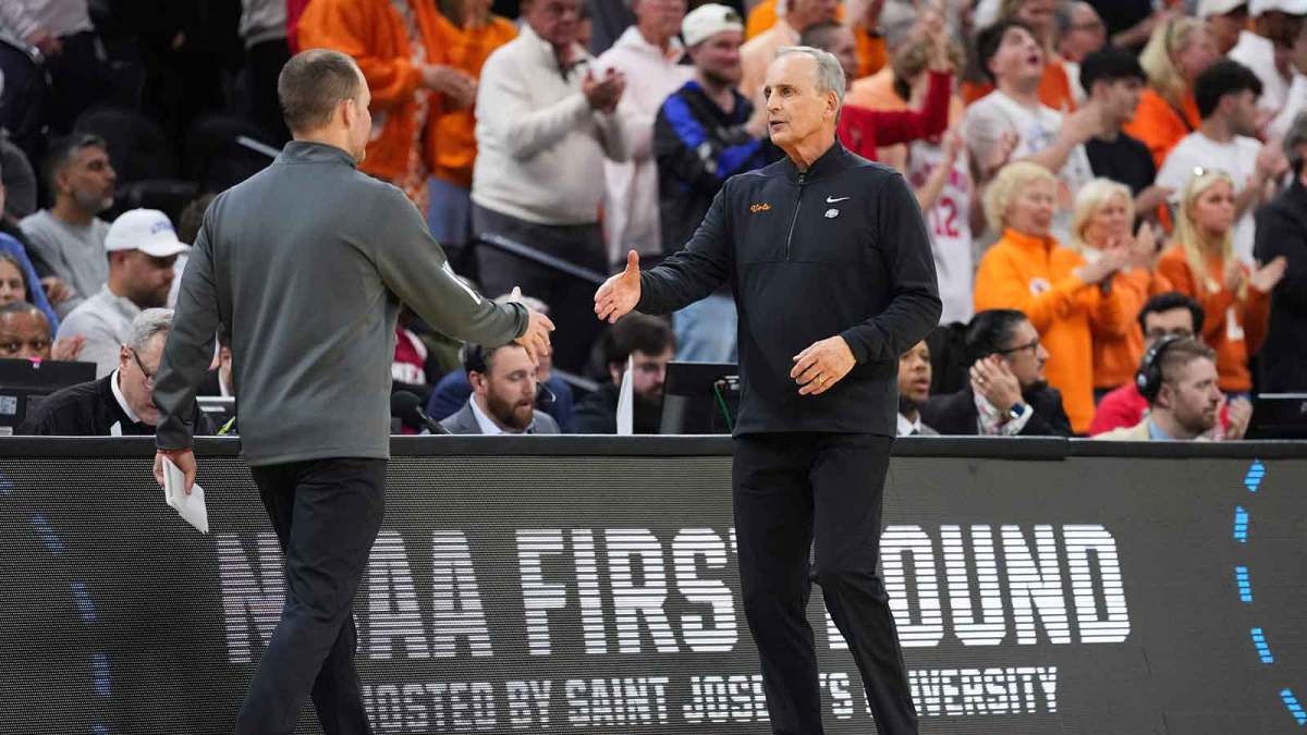 Tennessee Volunteers head coach Rick Barnes shakes hands with Miami (OH) RedHawks head coach Travis Steele after the game during a first round game of the men's 2026 NCAA Tournament at Xfinity Mobile Arena.