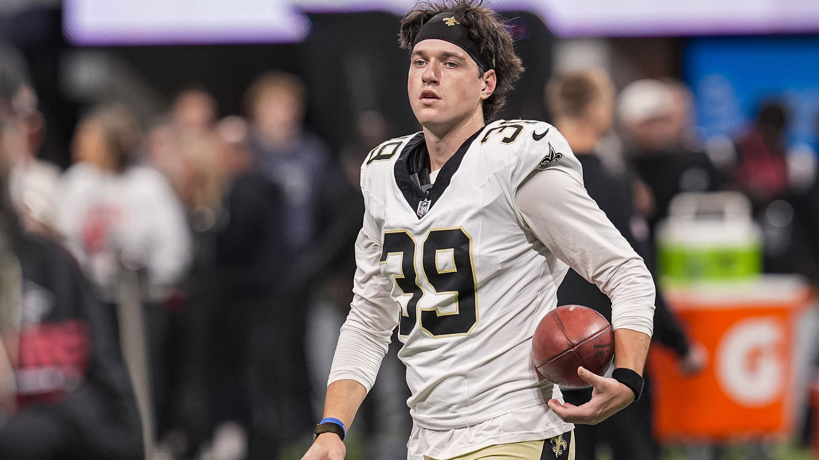 New Orleans Saints place kicker Charlie Smyth (39) on the field prior to the game against the Atlanta Falcons at Mercedes-Benz Stadium.