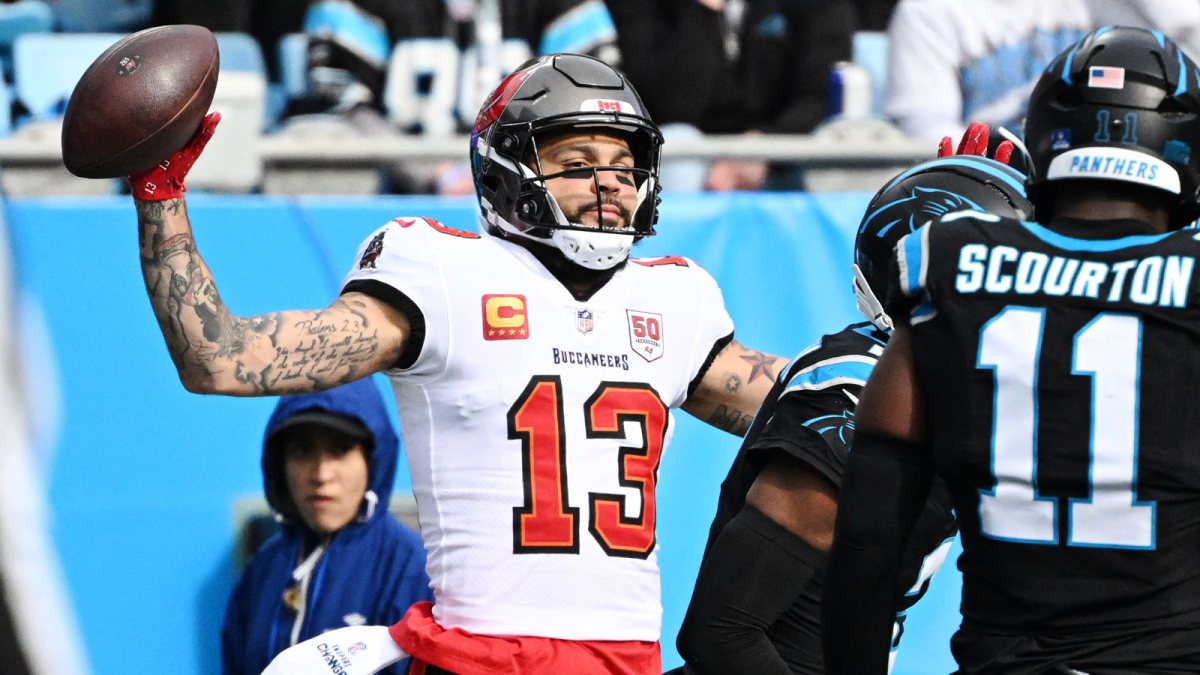 Tampa Bay Buccaneers wide receiver Mike Evans (13) reacts after a touchdown during the first half against the Carolina Panthers at Bank of America Stadium.