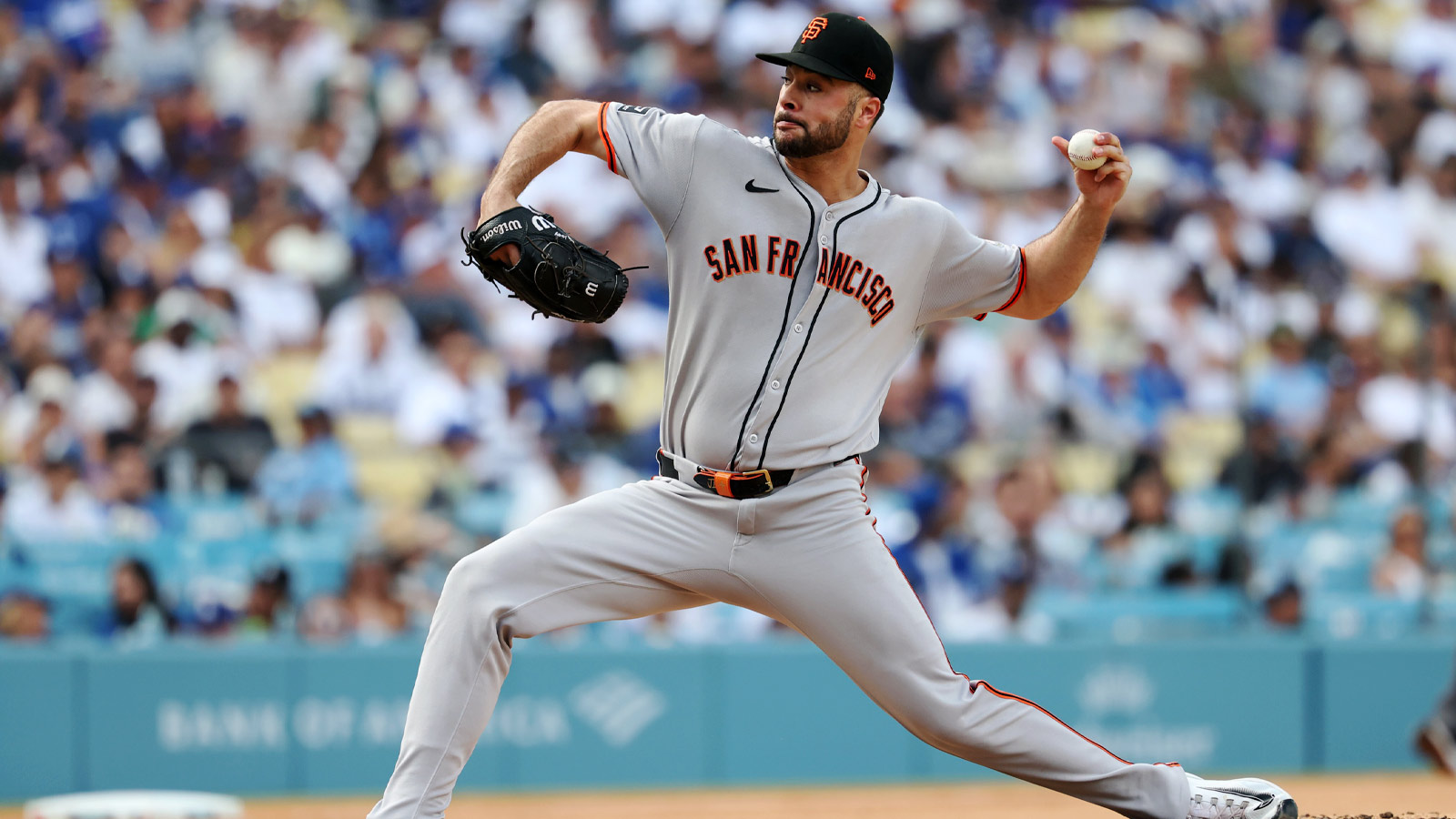 Giants boost bullpen by re-signing reliever who had 3.76 ERA in 2025