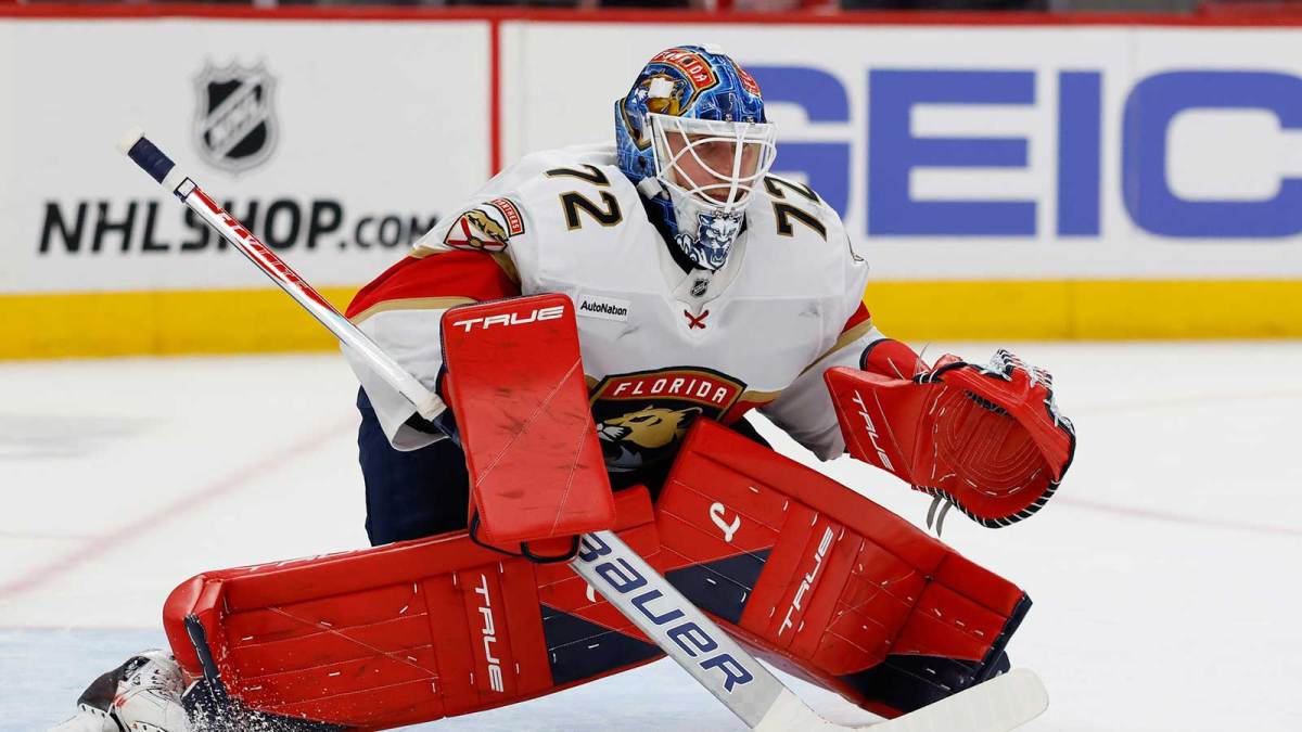 Florida Panthers goaltender Sergei Bobrovsky (72) tends goal in the second period against the Detroit Red Wings at Little Caesars Arena.