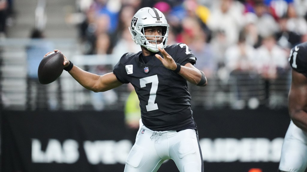 as Vegas Raiders quarterback Geno Smith (7) looks to throw in the first quarter against the New York Giants at Allegiant Stadium