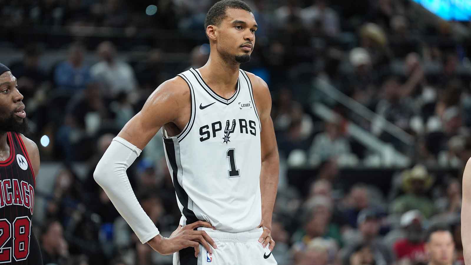 Spurs forward Victor Wembanyama (1) looks over in the second half against the Chicago Bulls at Frost Bank Center