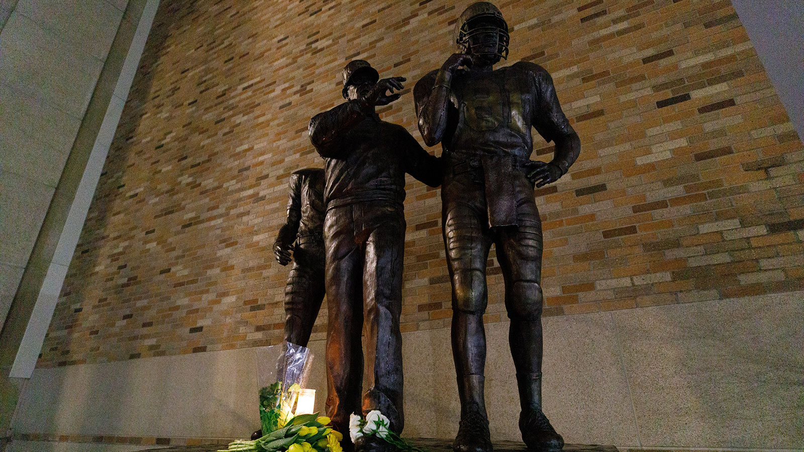 Lou Holtz eulogized by son Skip in front of Notre Dame legends