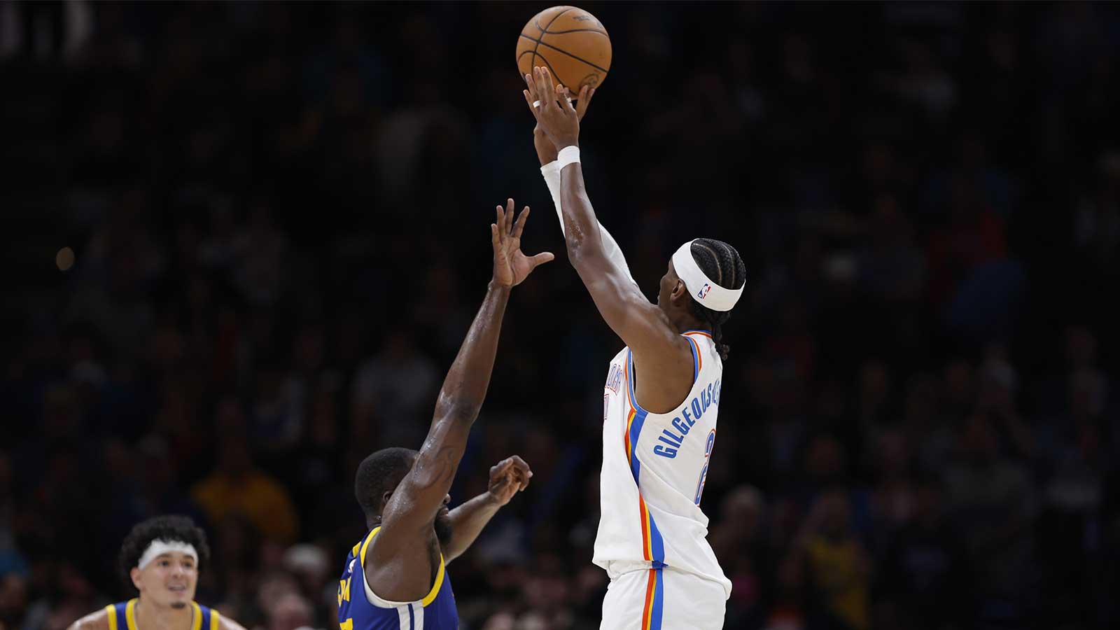 Thunder guard Shai Gilgeous-Alexander (2) shoots over Golden State Warriors forward Draymond Green (23) during the second half at Paycom Center