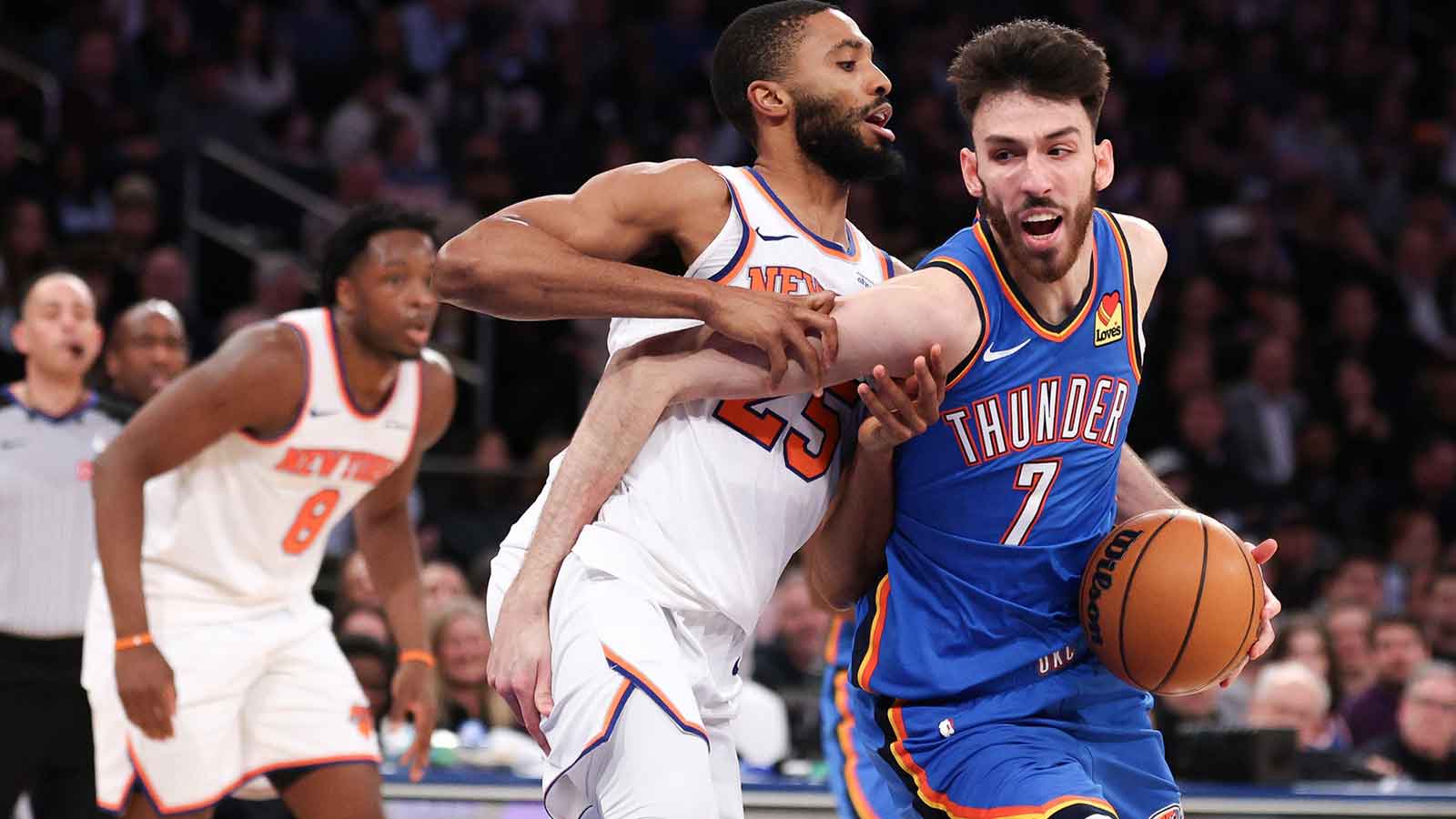 Thunder center Chet Holmgren (7) goes to the basket against New York Knicks guard Mikal Bridges (25) during the first half at Madison Square Garden