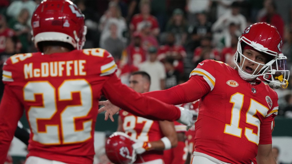 Trent McDuffie and Chiefs quarterback Patrick Mahomes during pre game warm ups. The New York Jets host the Kansas City Chiefs at MetLife Stadium in East Rutherford, NJ.