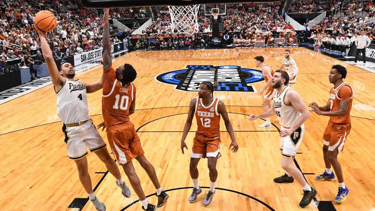 Purdue Boilermakers forward Trey Kaufman-Renn (4) shoots over Texas Longhorns forward Nic Codie (10) in the second half during a Sweet Sixteen game of the West Regional of the men's 2026 NCAA Tournament at SAP Center.