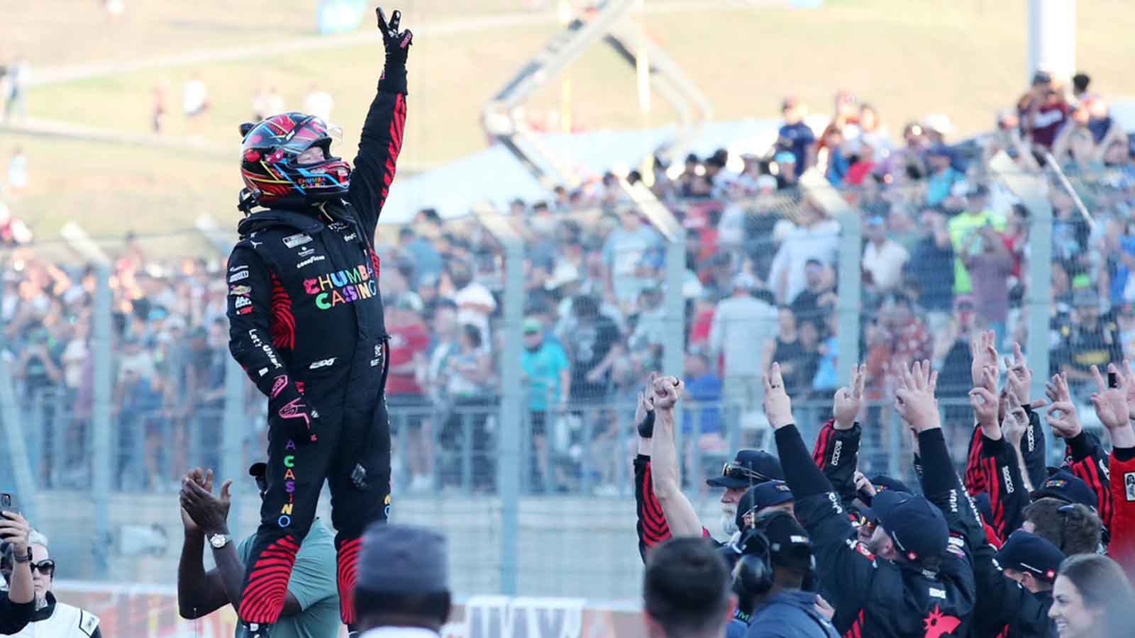 Tyler Reddick recreates epic Michael Jordan 3-peat photo after COTA victory