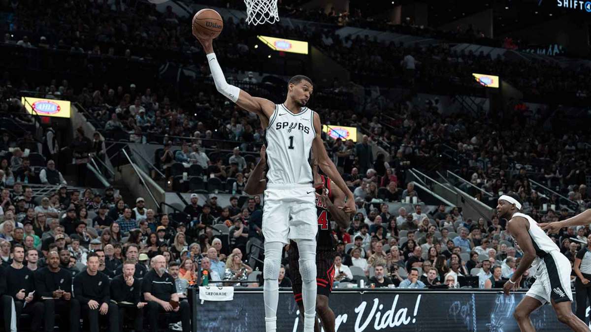 San Antonio Spurs forward Victor Wembanyama (1) rebounds in the first half against the Chicago Bulls at Frost Bank Center.