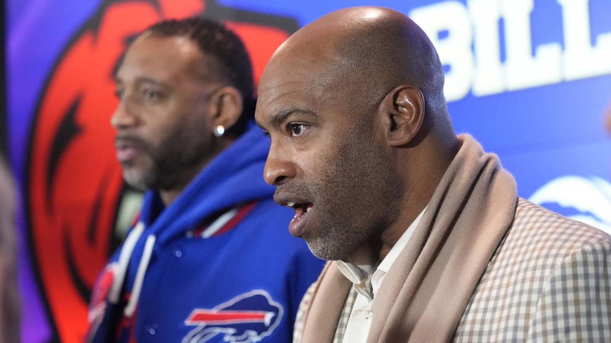 Former Toronto Raptors and Buffalo Bills minority owners Vince Carter (right) and Tracy McGrady (left) talk to the media before a game between the New York Knicks and Toronto Raptors the at Scotiabank Arena.