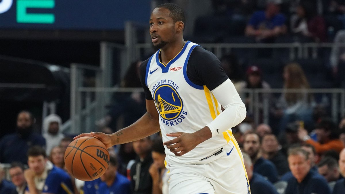 Warriors forward Jonathan Kuminga (1) looks to pass against the Toronto Raptors in the second quarter at Chase Center with Warriors GM Mike Dunleavy Jr. in the background