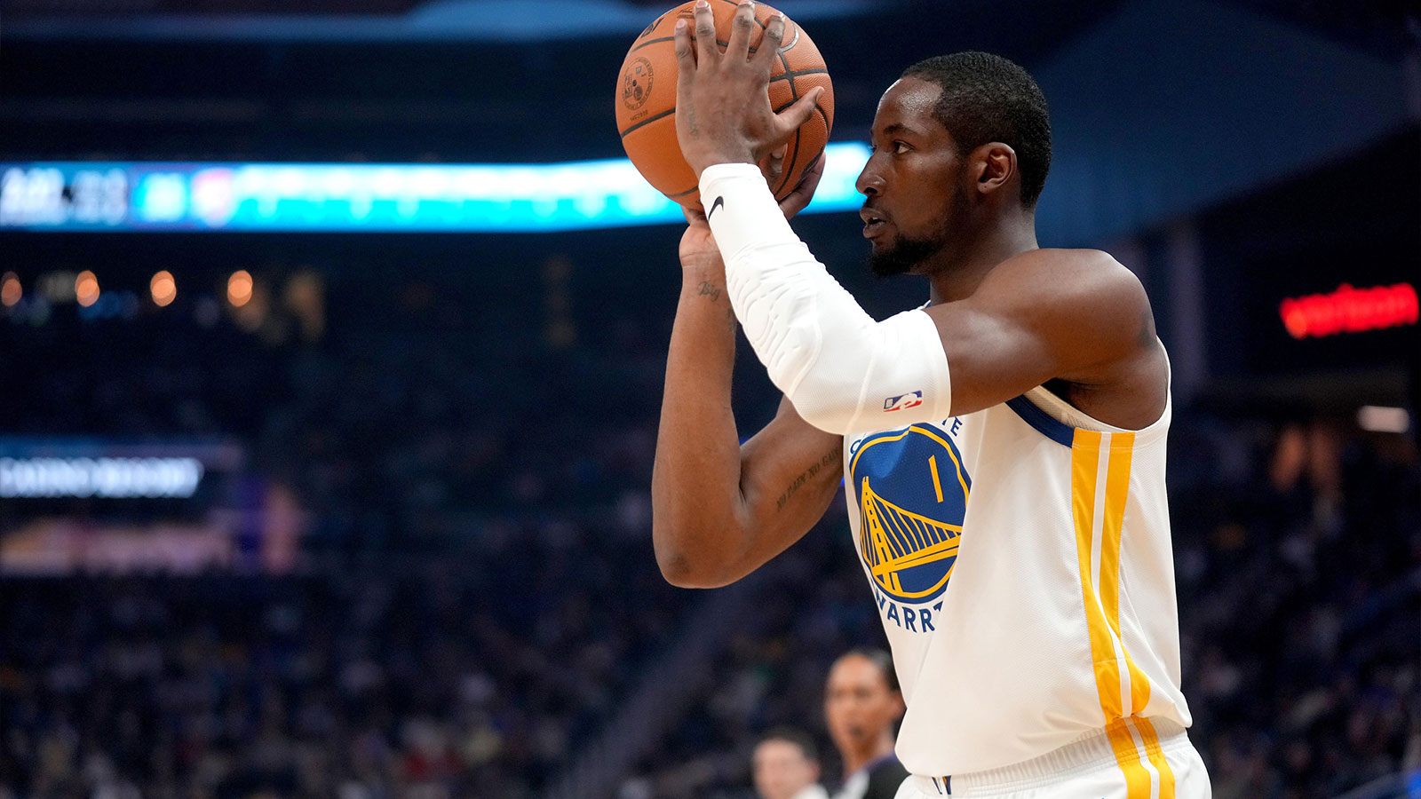 Warriors forward Jonathan Kuminga (1) shoots the ball against the Oklahoma City Thunder in the first quarter at the Chase Center