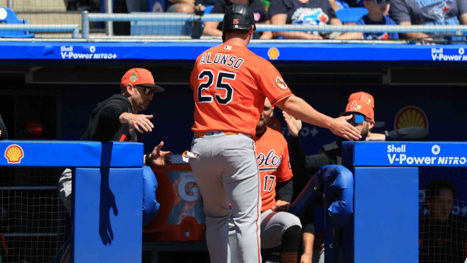 Watch Orioles star Pete Alonso’s hilarious reaction to Jacob deGrom pickoff attempt