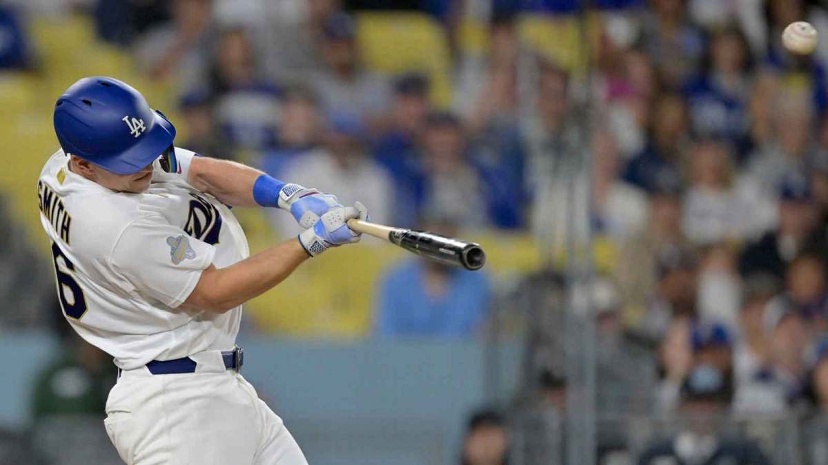 Los Angeles Dodgers catcher Will Smith (16) hits a two-run home run during the eighth inning against the Arizona Diamondbacks at Dodger Stadium.