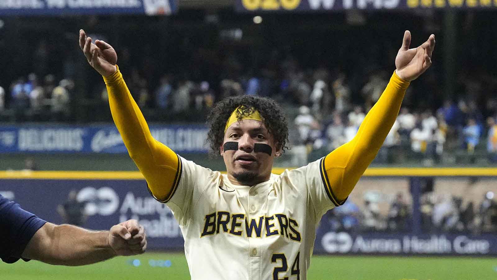 Brewers’ William Contreras already in mid-season form with 3-RBI double