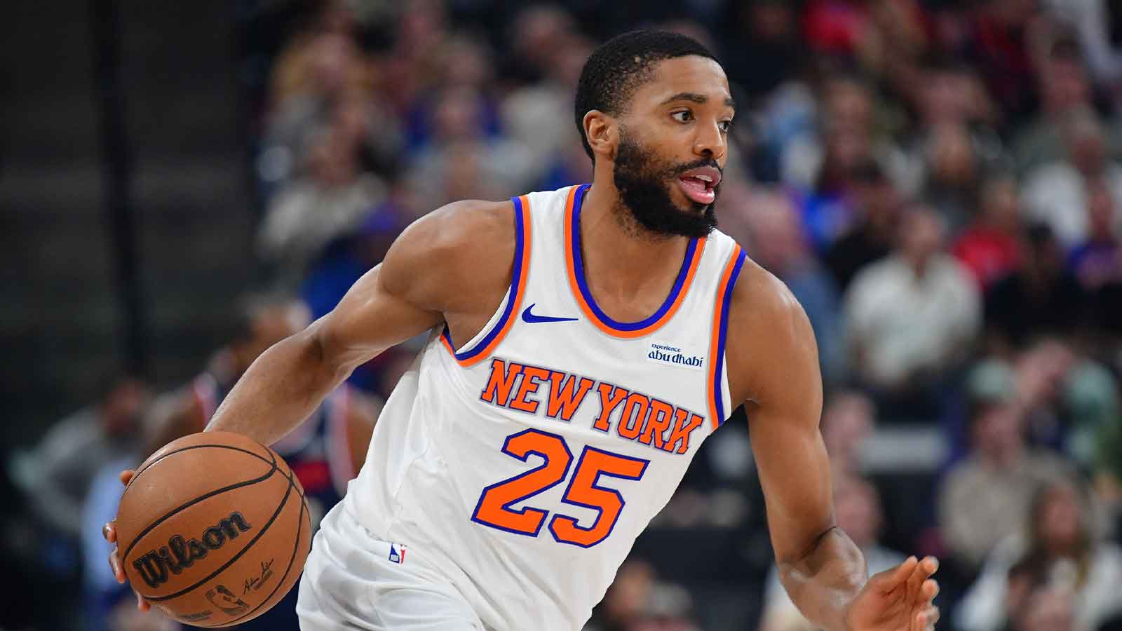Mar 9, 2026; Inglewood, California, USA; New York Knicks guard Mikal Bridges (25) moves the ball up court against the Los Angeles Clippers during the first half at Intuit Dome. Mandatory Credit: Gary A. Vasquez-Imagn Images