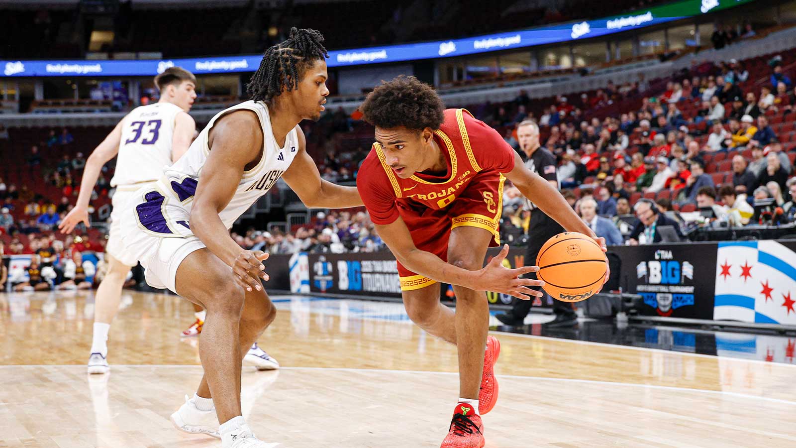 https://wp.clutchpoints.com/wp-content/uploads/2026/04/Alijah-Arenas-USC.jpg