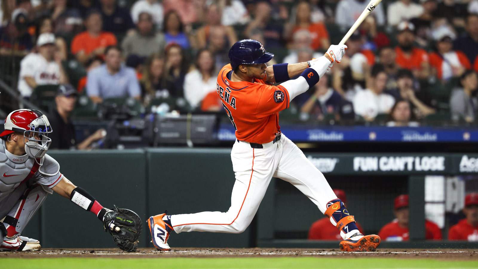 Astros’ brutal collapse vs. Mariners comes with Jeremy Pena injury scare