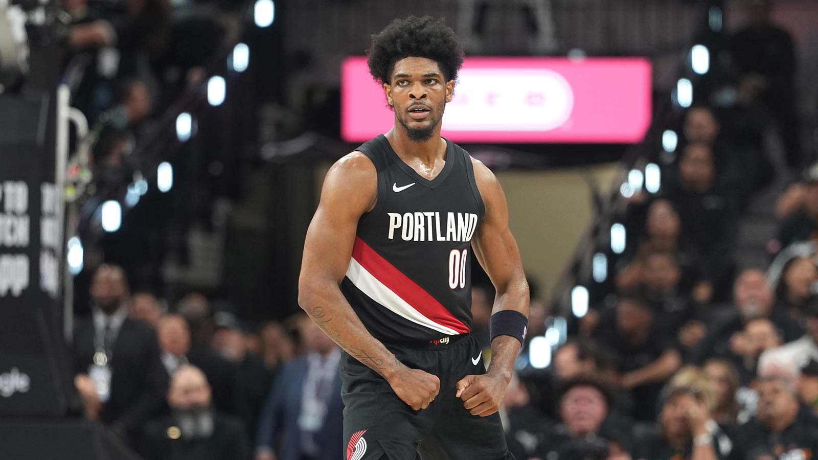 Blazers guard Scoot Henderson flexes