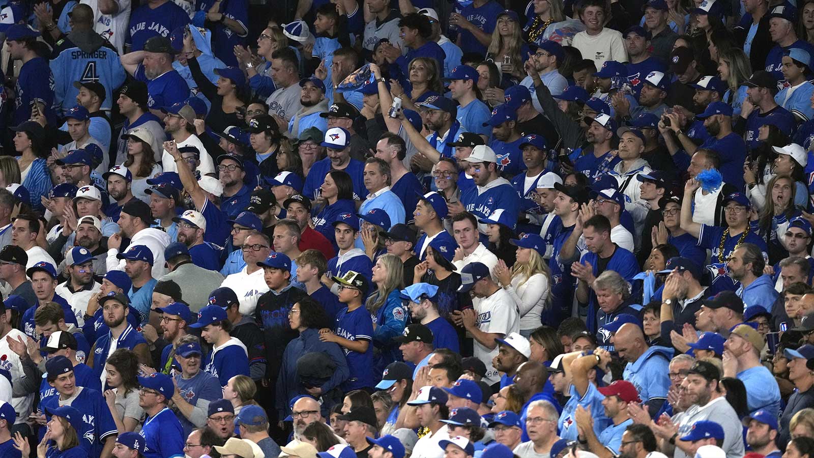 Blue Jays sell over 100k hot dogs on 77-cent night