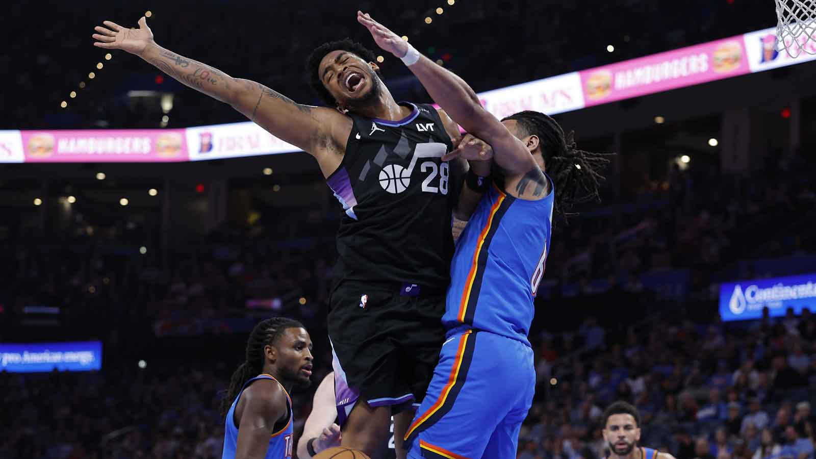 https://wp.clutchpoints.com/wp-content/uploads/2026/04/Brice-Sensabaugh-flopping.jpg