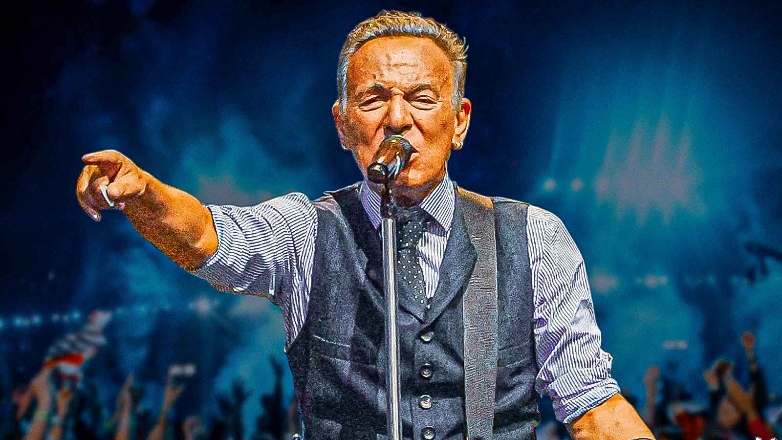 Bruce Springsteen shocks fans by performing The Clash cover for 1st time since 2014