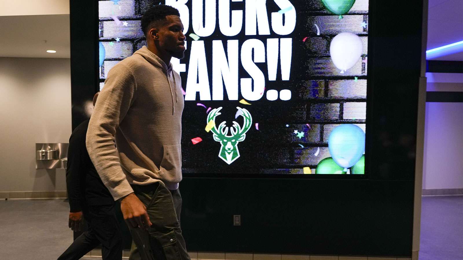 Is Bucks’ Giannis Antetokounmpo playing vs. 76ers in final game of regular season?