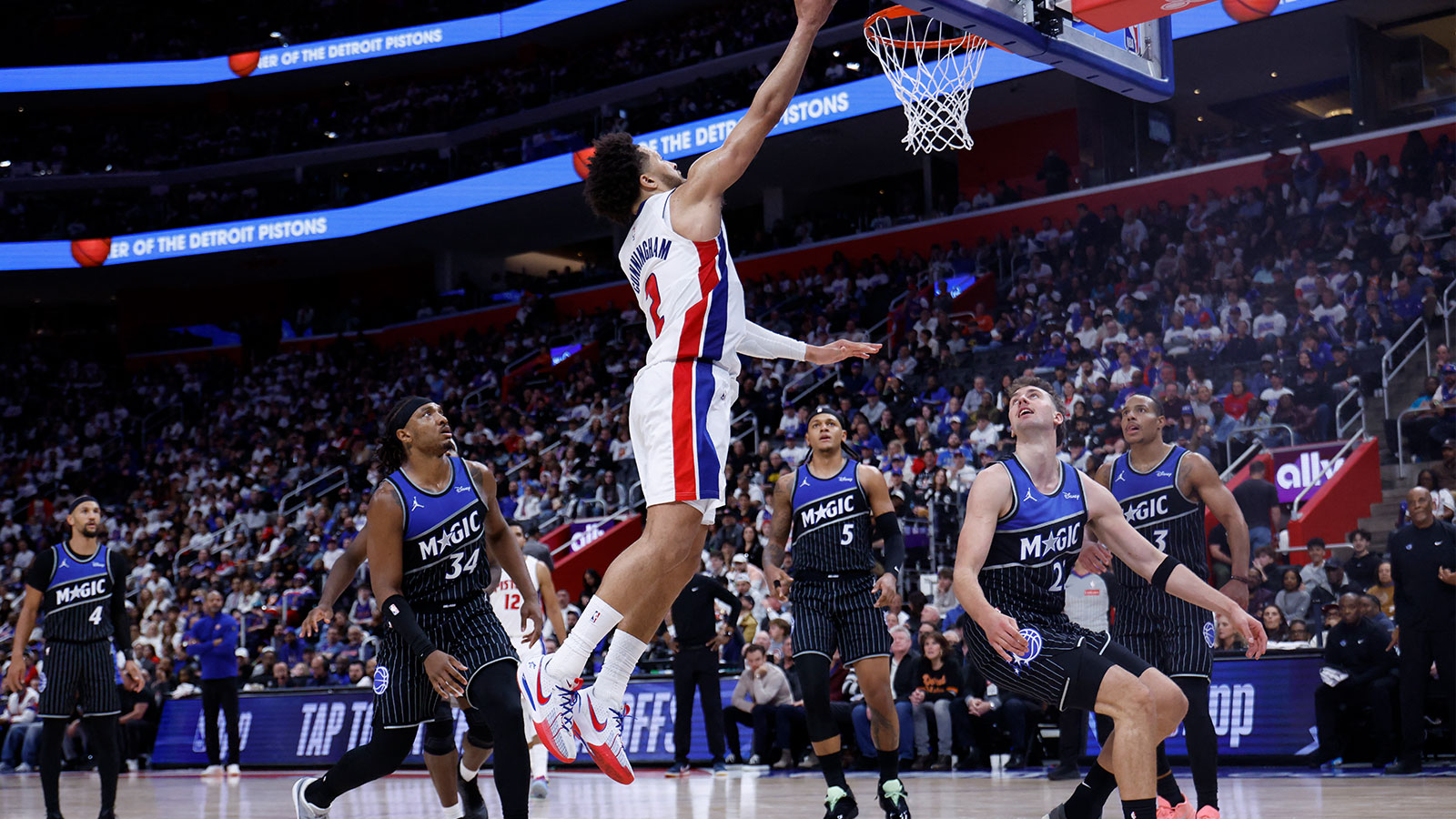 https://wp.clutchpoints.com/wp-content/uploads/2026/04/Cade-Cunningham-making-a-layup.jpg
