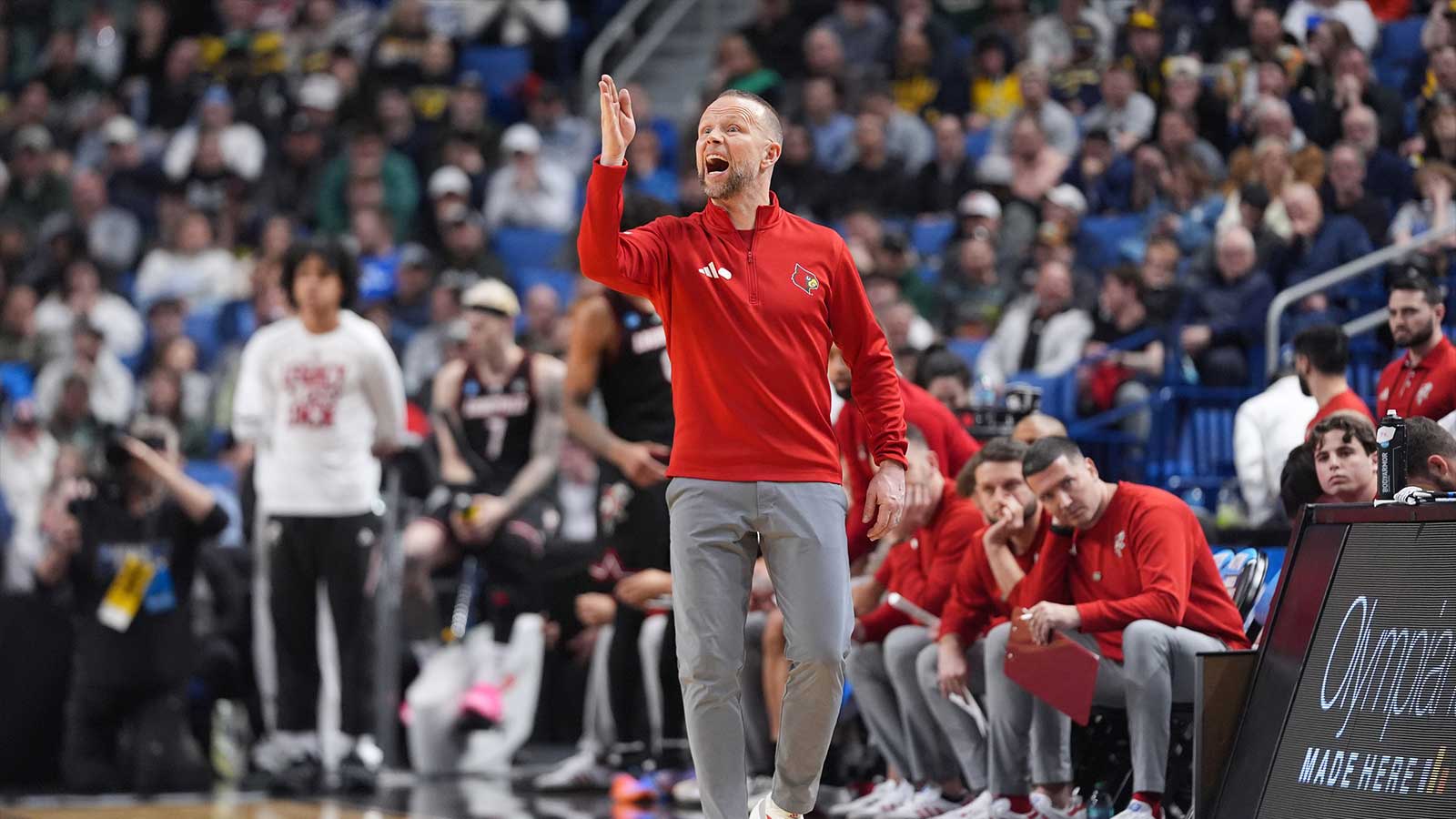 https://wp.clutchpoints.com/wp-content/uploads/2026/04/Cardinals-hosting-star-Kansas-Oregon-transfers-together-for-visit.jpg