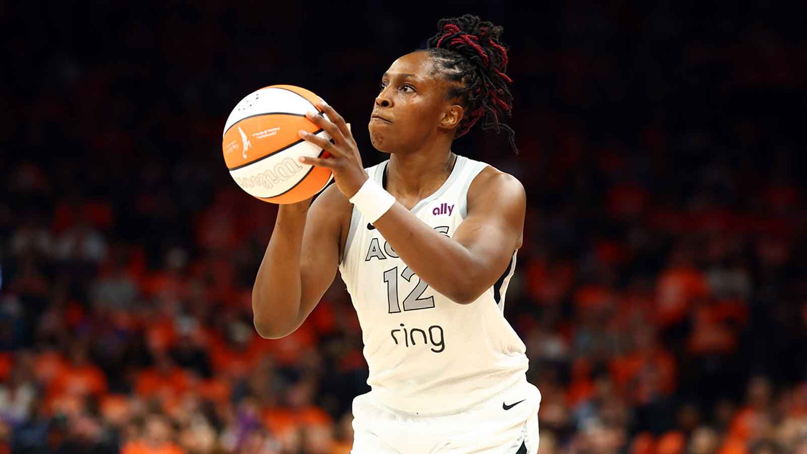 Aces’ Chelsea Gray gets a little help announcing 3-year contract