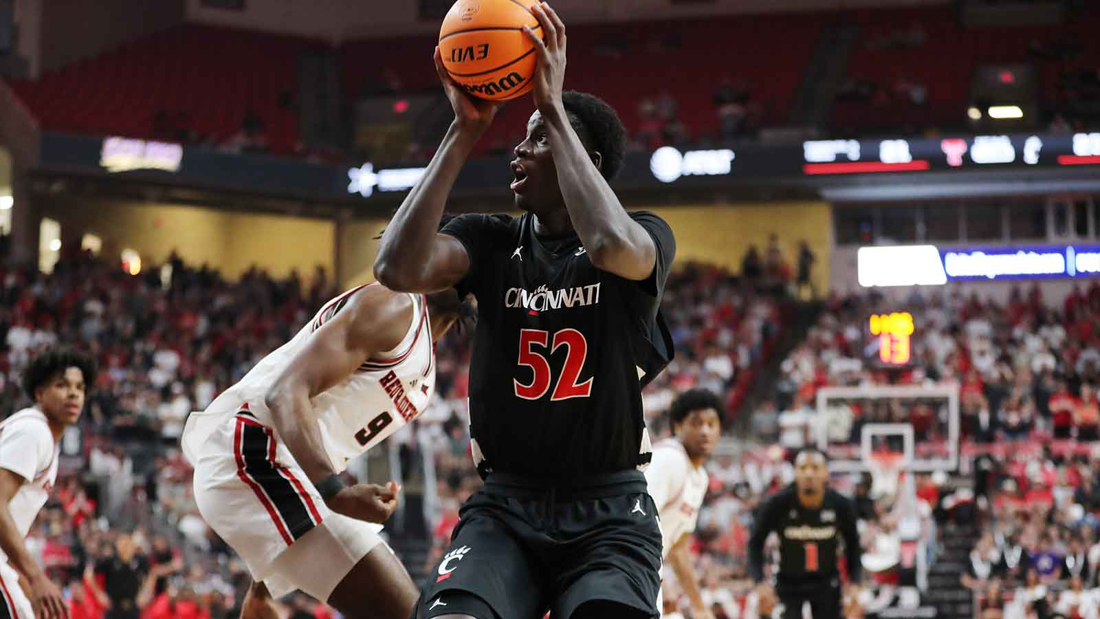 Dusty May, Michigan land huge commitment from 7-foot-2 center