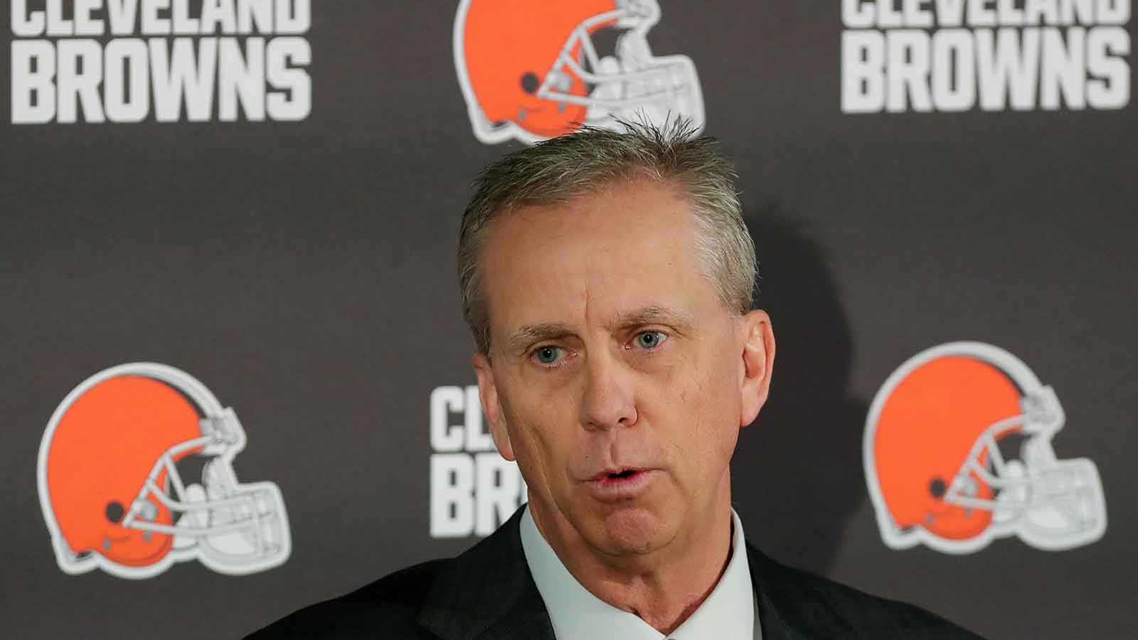Cleveland Browns QB Battle Heats Up: Todd Monken Details Fluid Practice Plan for Watson, Sanders, and Gabriel