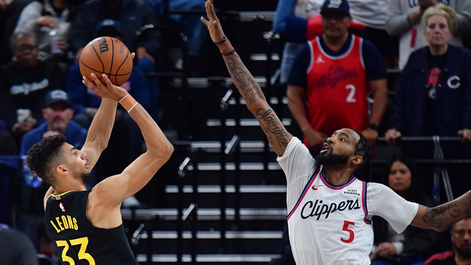 Clippers’ Derrick Jones Jr. limps to locker room vs. Warriors in NBA Play-In