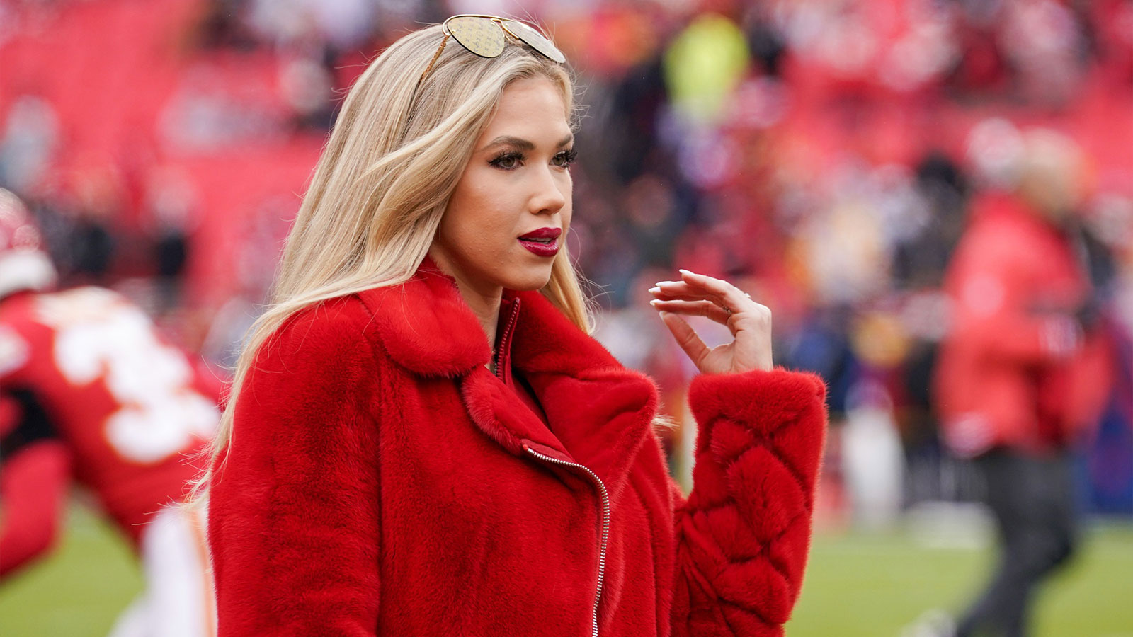 Chiefs heiress Gracie Hunt announces engagement