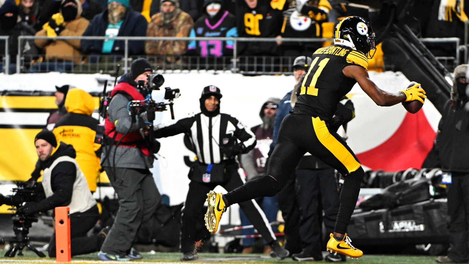 Cowboys sign veteran WR to 1-year deal amid George Pickens standoff