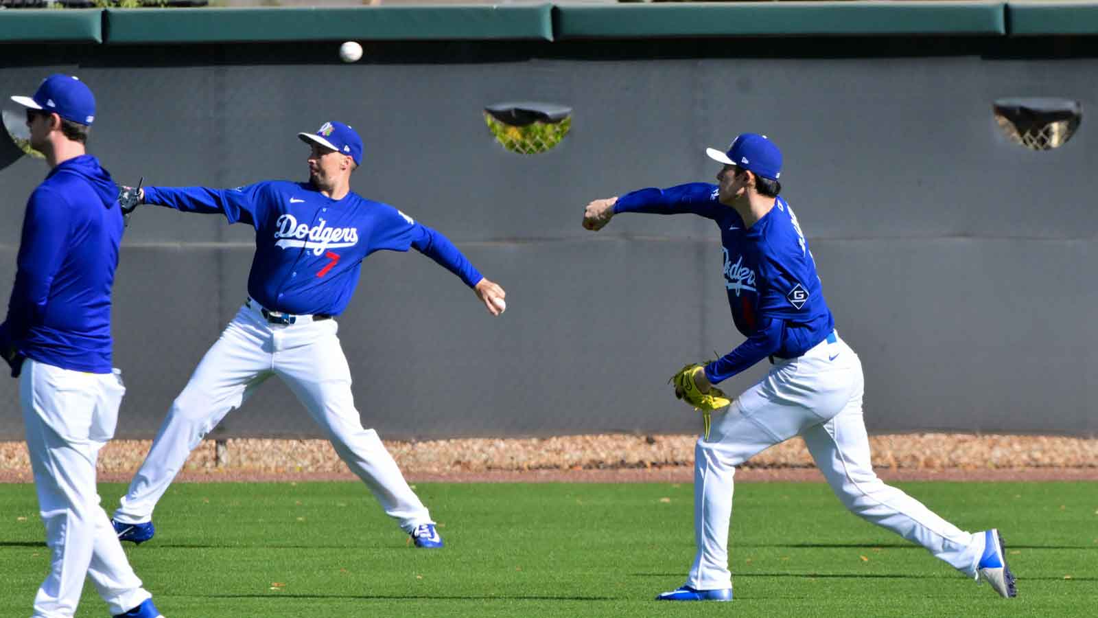 Dodgers SP Blake Snell to face live hitters amid shoulder injury