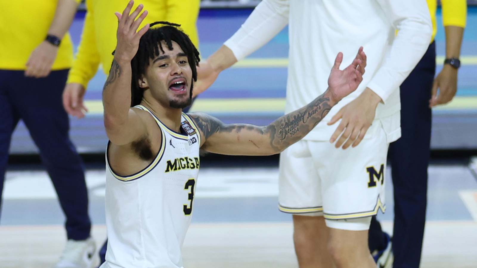 https://wp.clutchpoints.com/wp-content/uploads/2026/04/Elliot-Cadeau-Michigan.jpg