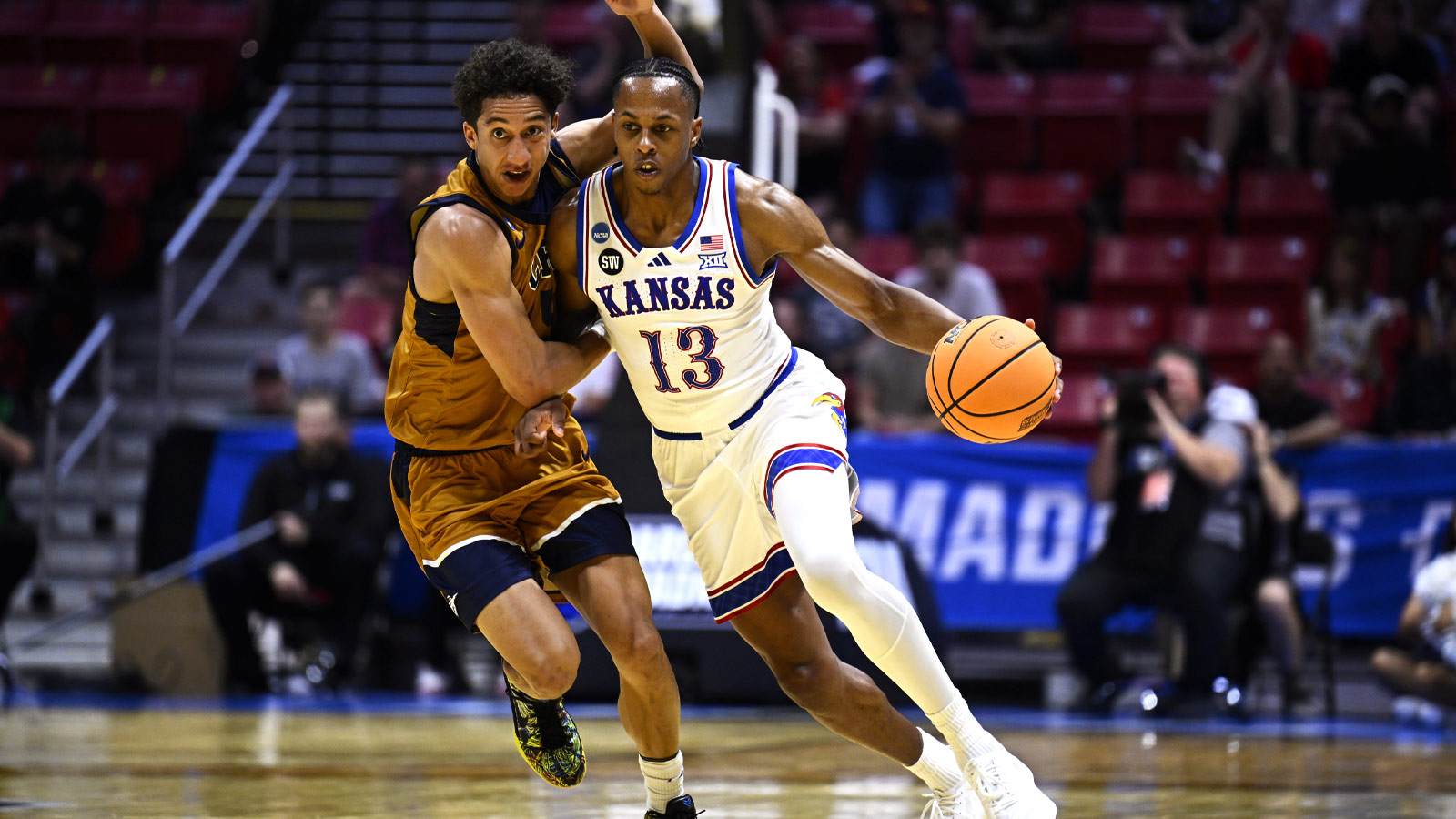 https://wp.clutchpoints.com/wp-content/uploads/2026/04/Elmarko-Jackson-Kansas.jpg