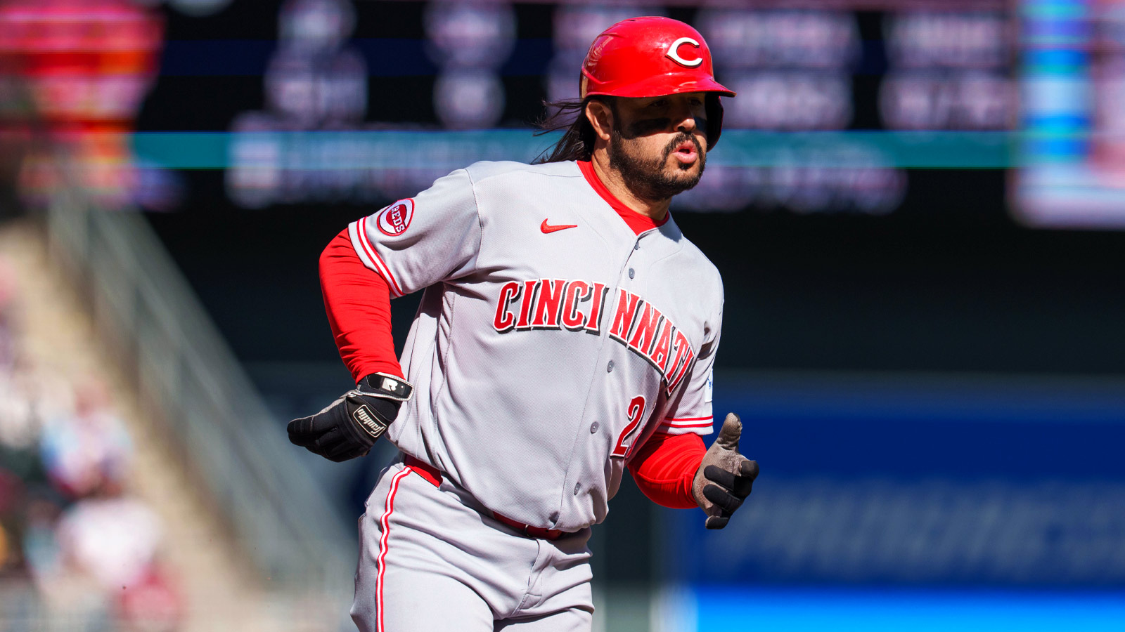 Reds’ Eugenio Suarez lands on IL with oblique injury before Tigers game