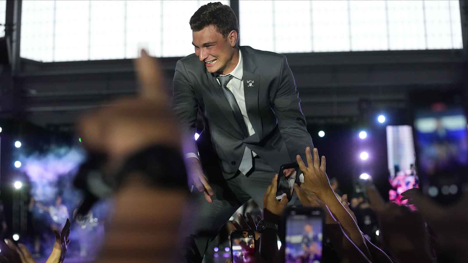 Maxx Crosby details plan to mentor Fernando Mendoza