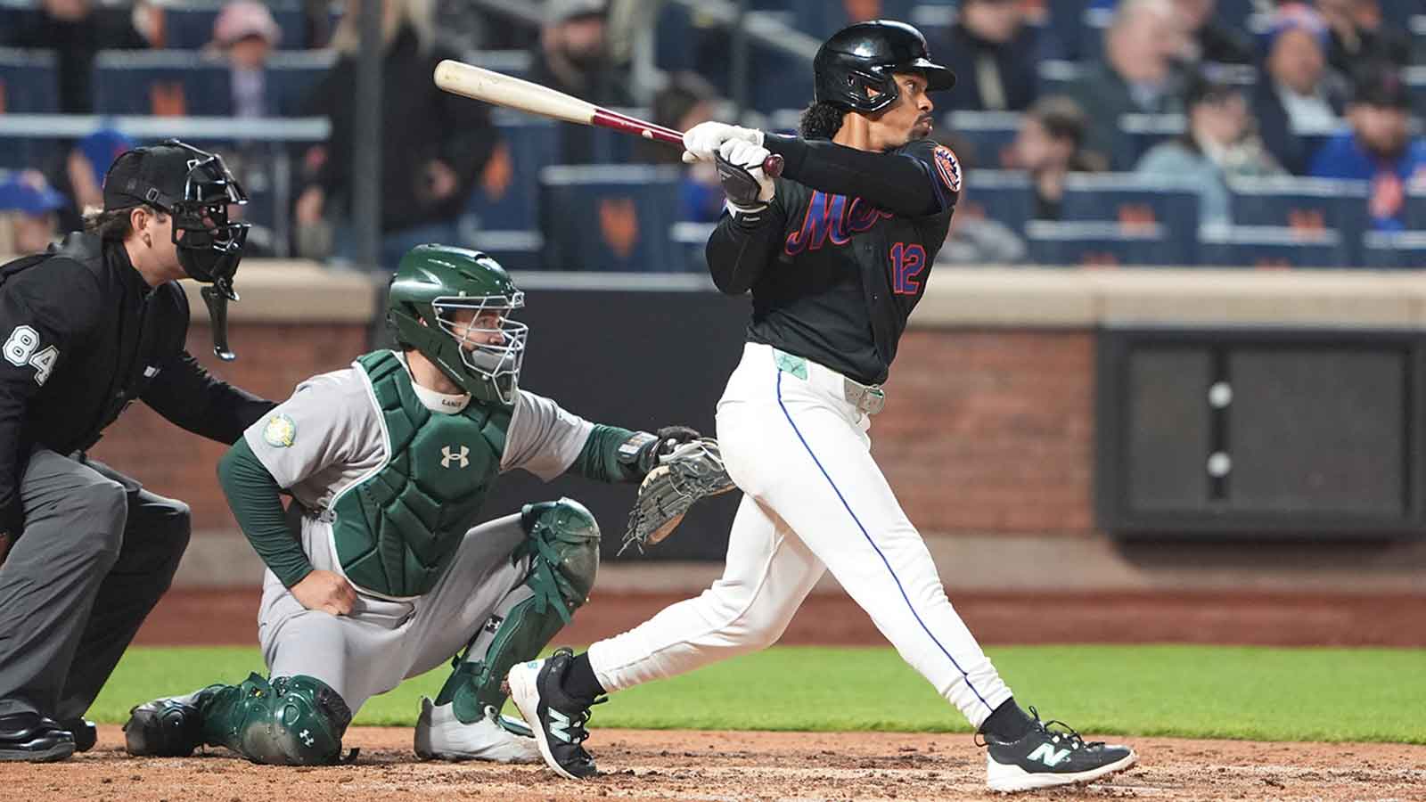 Francisco Lindor makes brutal mistake that leads to Jeff McNeil scoring a run