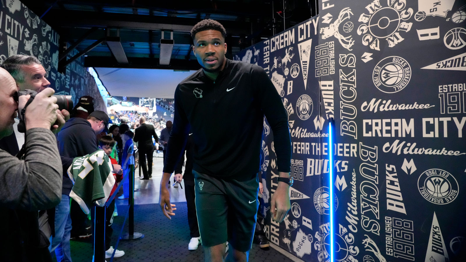 Bucks’ Bobby Portis adds fuel to Giannis trade rumors with ‘Shams report’ admission